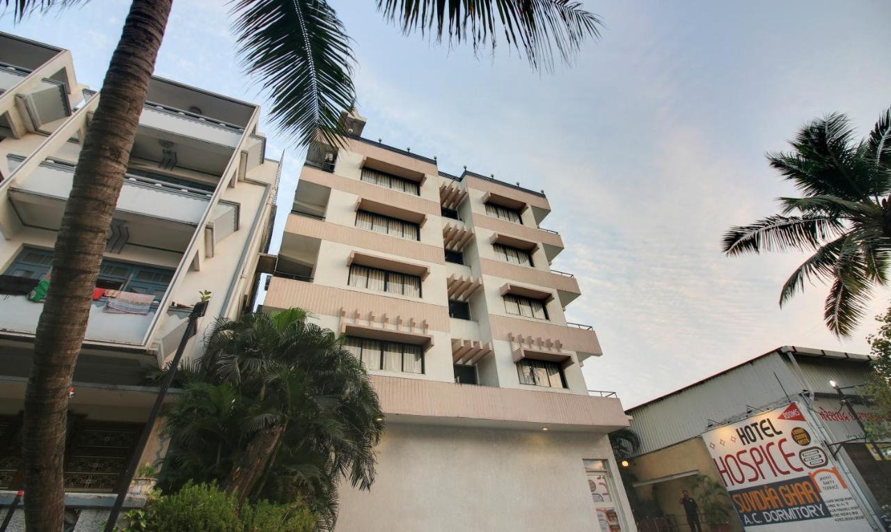 Hotel Hospice Surat Exterior foto